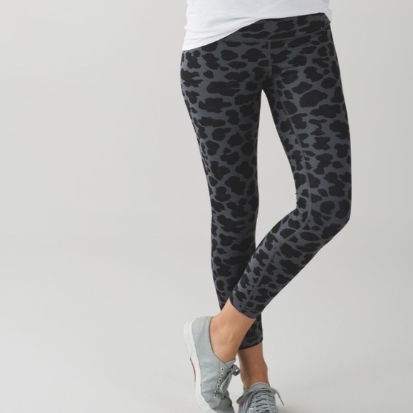 Lululemon High Times Pant *Full-On Luxtreme
Cherry Cheetah Dark Slate Black - Picture 2 of 4